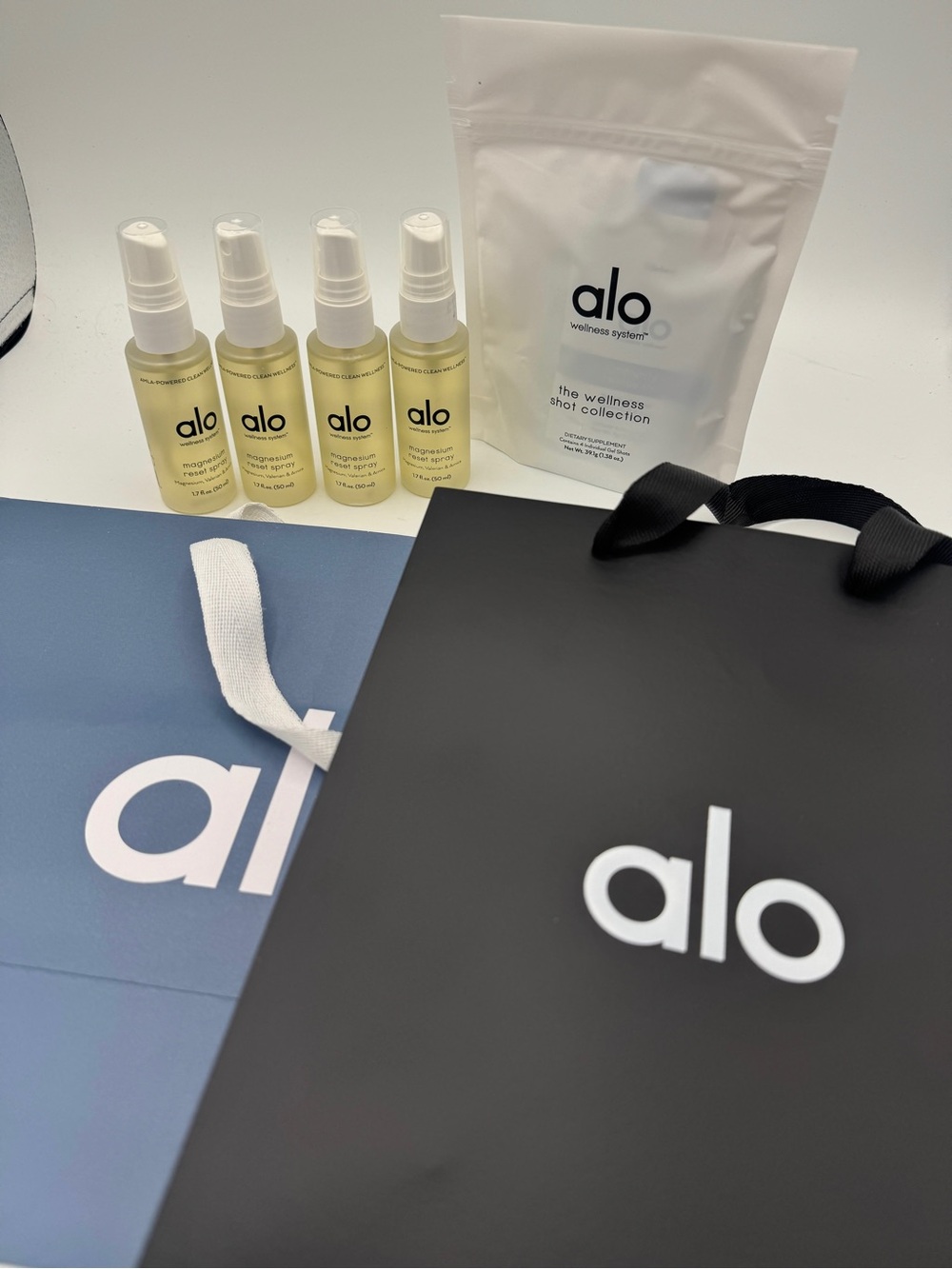 NWT Alo Wellness BUNDLE 4 Magnesium Sprays 2 Gift Bags 1 Wellness Discovery Set